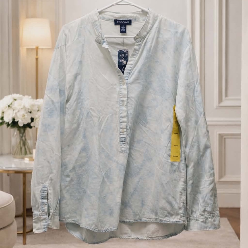 NWT Bandolino size medium Light Blue Button Down Shirt